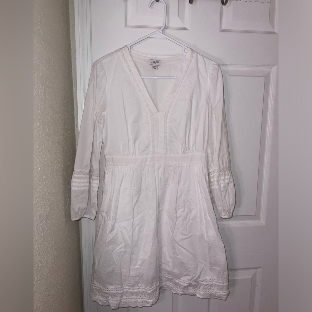 Pre-owned J Crew White 100% Cotton dress. Chic with cute details.